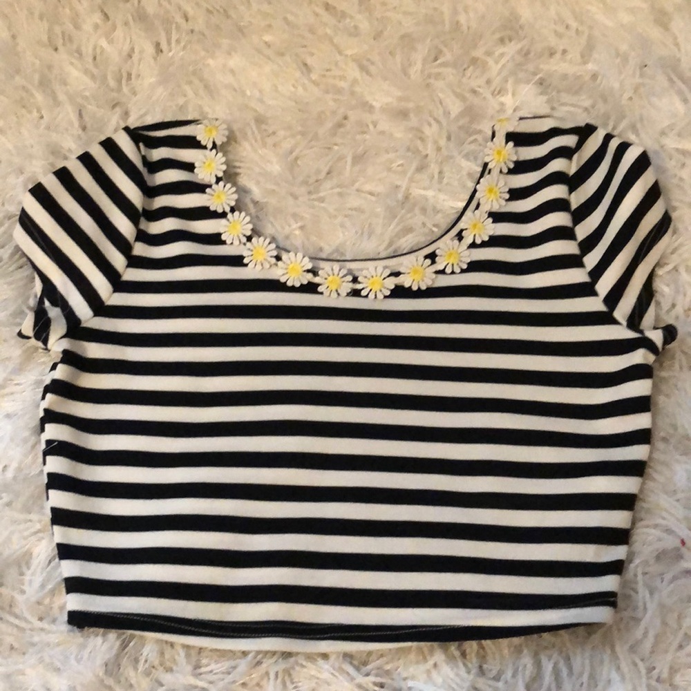 Striped crop top with sunflowers🌻